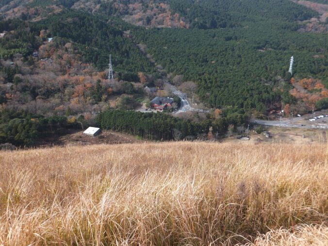 大室山から県道351号、県道111号方面を望む（2020年12月）