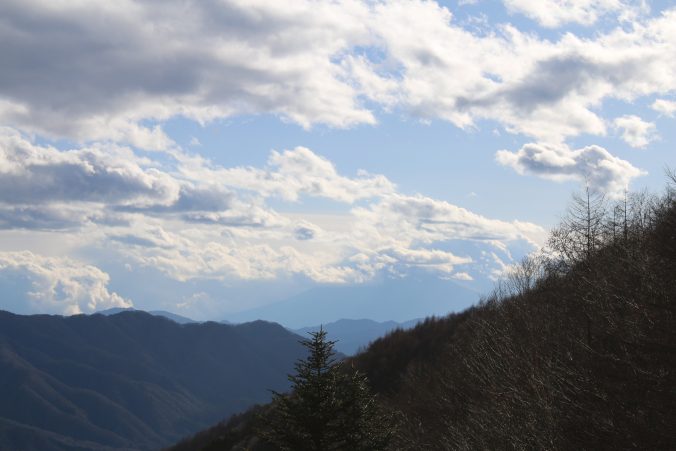 柳沢峠から富士山方面を望む（2020年12月）