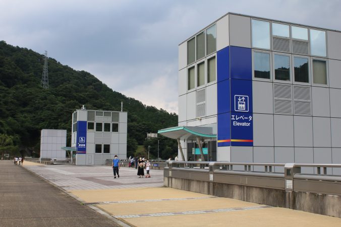 宮ヶ瀬ダム天端の風景（2020年8月）