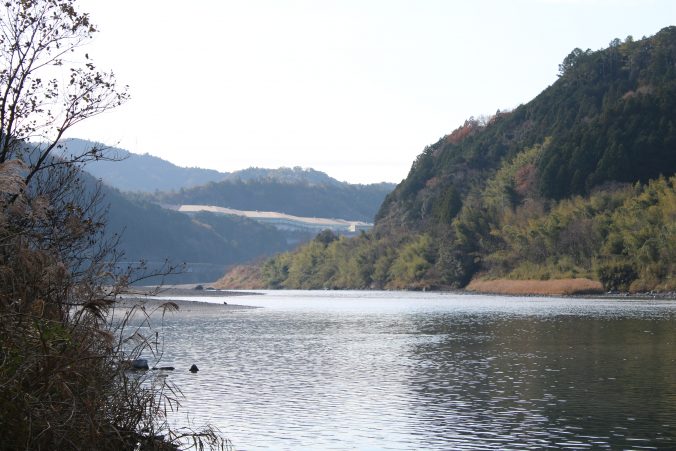 名越屋沈下橋の上流側（2020年12月）