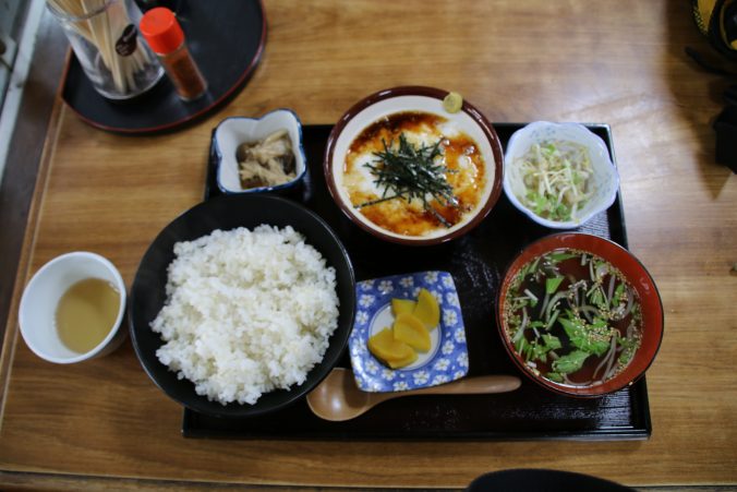 柳沢峠で麦とろ定食（2021年2月）