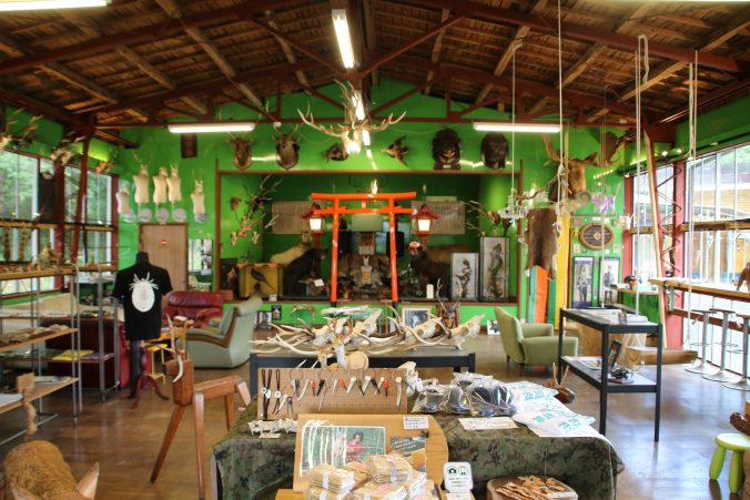 猟師工房の店内（2021年6月）