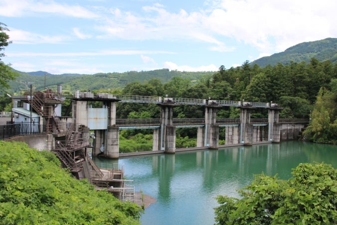神水ダムを上流側から望む（2021年6月)