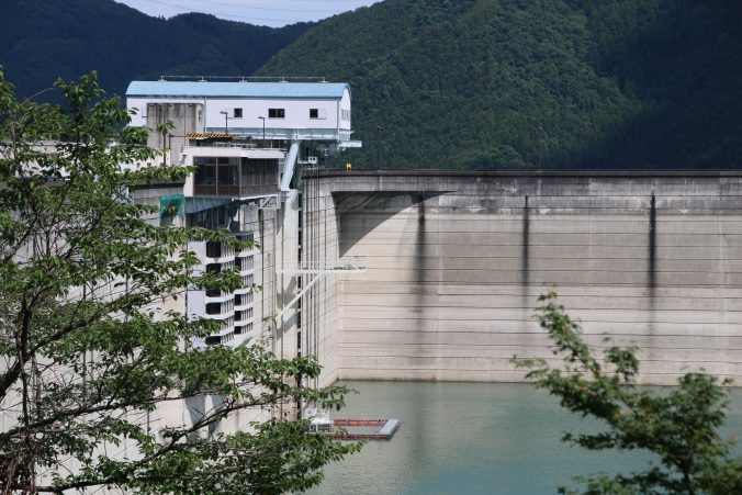 下久保ダムの内側の角アップ（2021年6月）