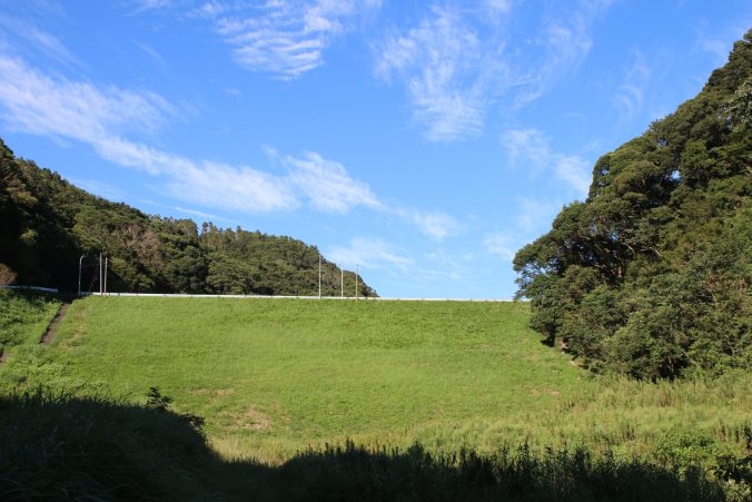 安房中央ダムを下流側から望む（2020年8月）