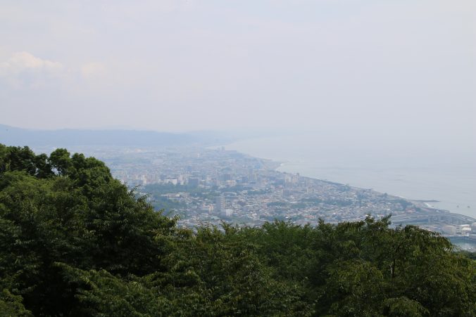 一夜城から小田原城方面を望む（2021年7月）