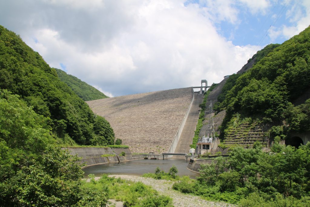 奈良俣ダムの堤体（2021年7月）