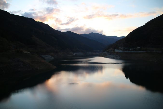 夕焼けの奥秩父もみじ湖（2021年11月）