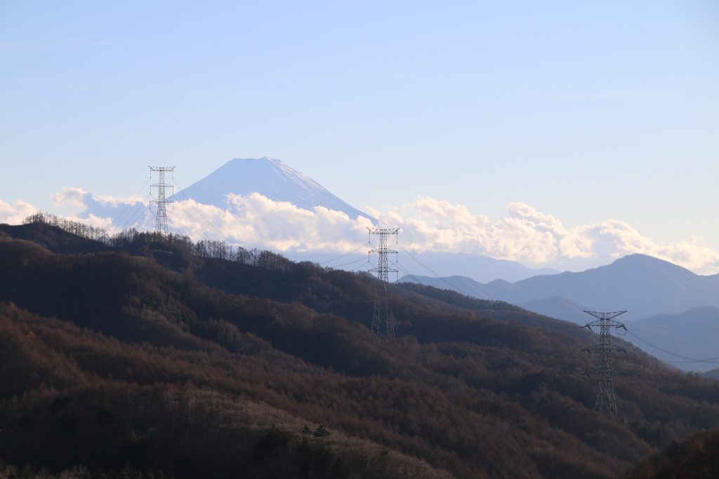 上日川ダムから富士山を望む（2021年11月）