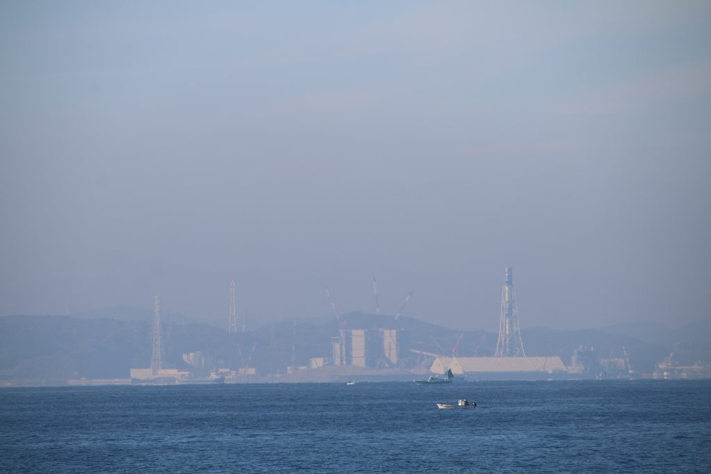 金谷フェリー港から久里浜発電所（2021年12月）