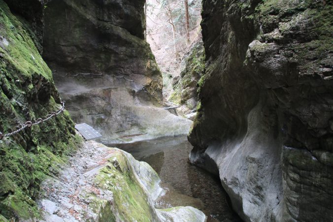 神戸岩渓谷の様子