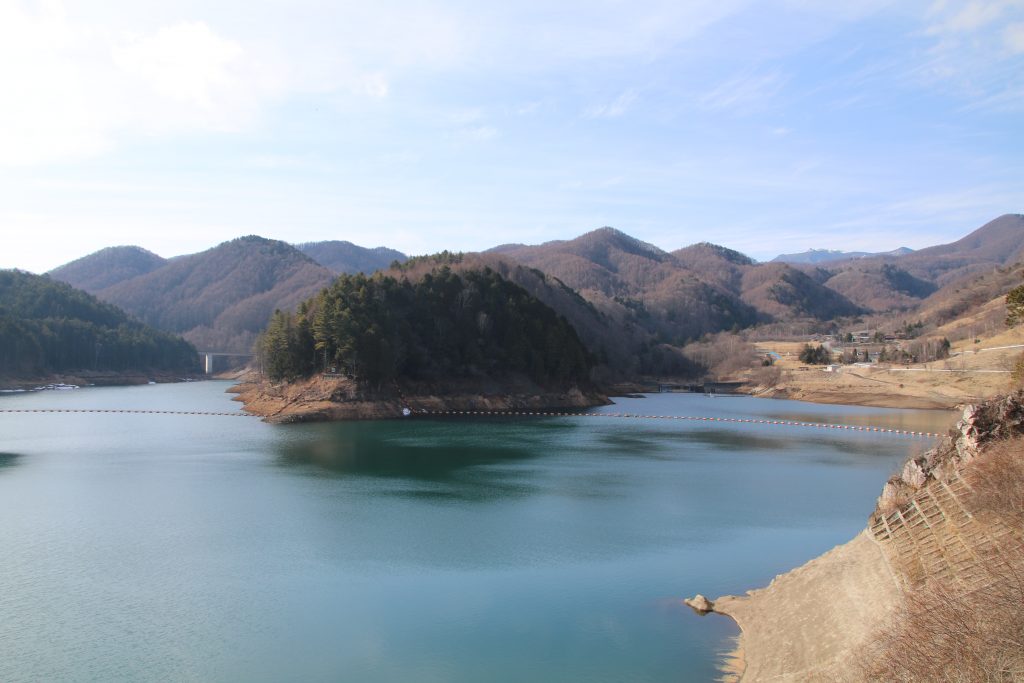 琴川ダムの乙女湖