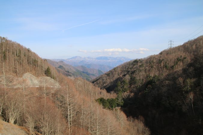 琴川ダムから大菩薩嶺方面を望む