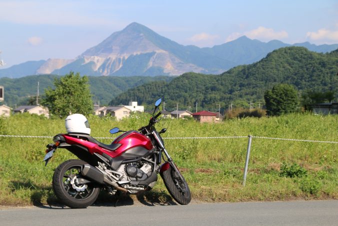 小鹿野から武甲山を望む