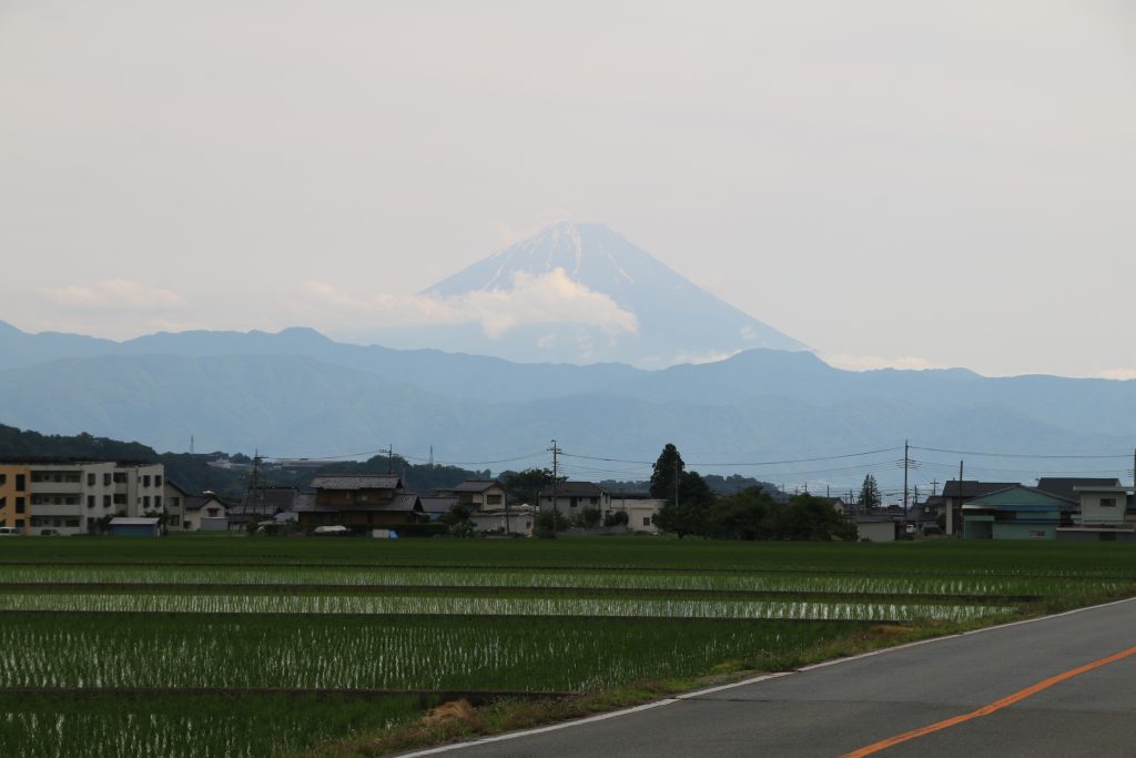 韮崎市から富士山を望む（2022年6月）