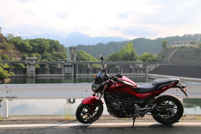 大門ダムのゲートとNC750S（2022年6月）