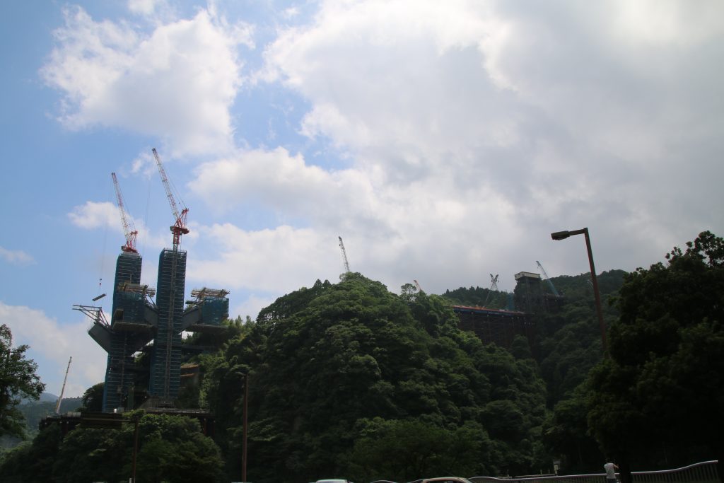 県道76号線から見る新東名の工事現場（2022年6月）