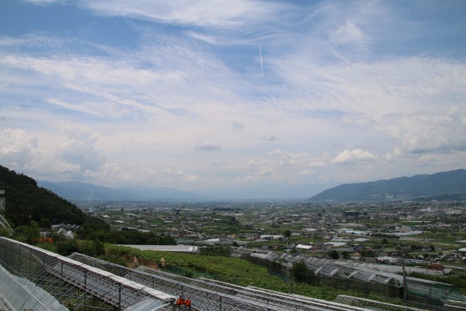 フルーツラインから甲府盆地を望む（2022年7月）