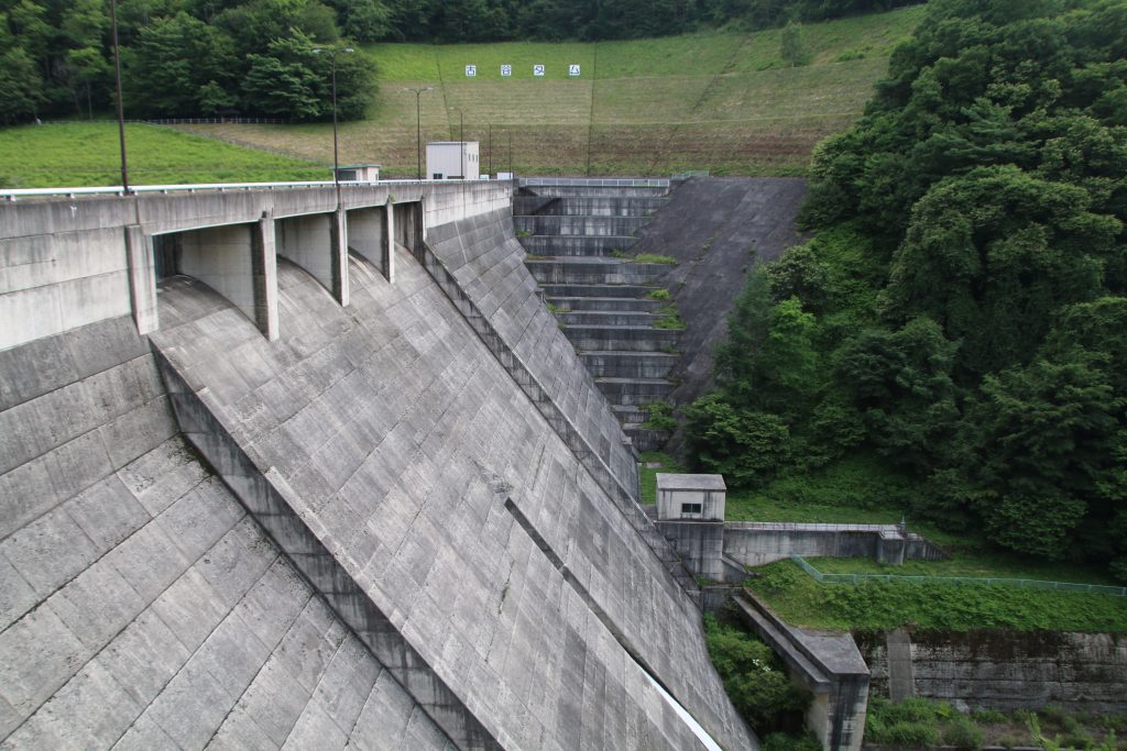 古谷ダムを右岸から望む（2022年7月）