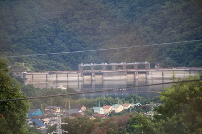 城山発電所から城山ダムを望む（2022年7月）