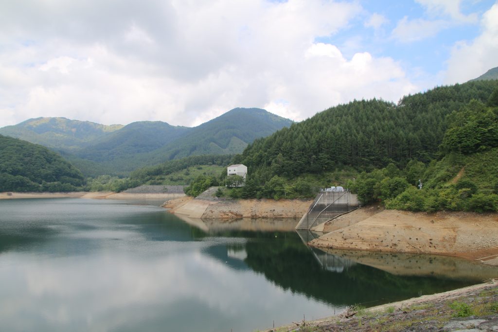 上日川ダムの取水口（2022年8月）