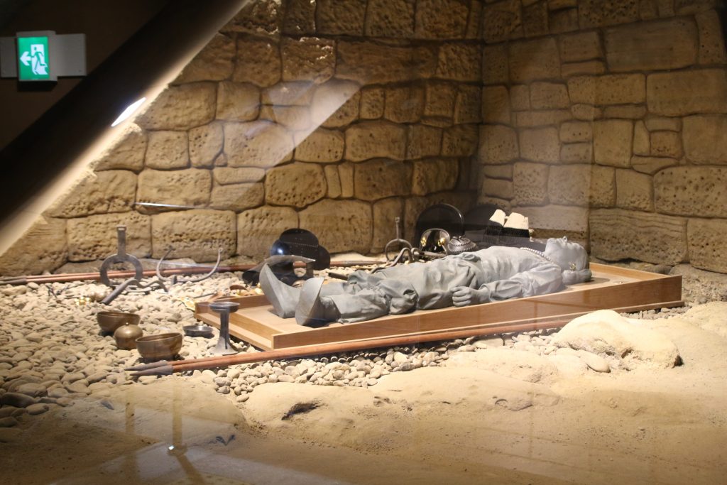 将軍山古墳の埋葬復元（2022年9月）
