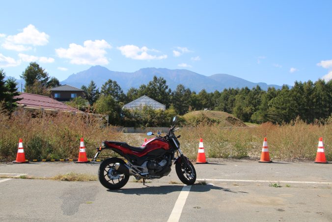 NC750Sと赤岳、槍ヶ岳、蓼科山（2022年10月）