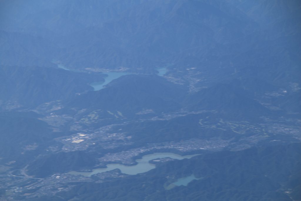 津久井湖、城山湖と本沢ダム堤体（2022年