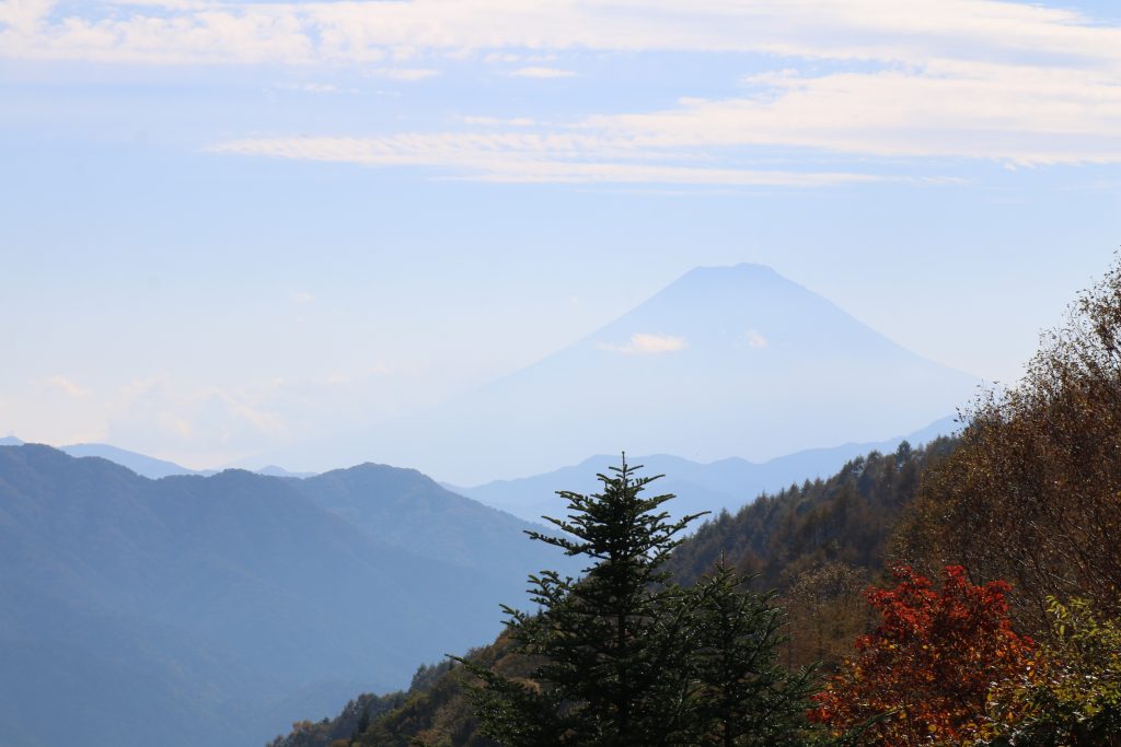 柳沢峠から富士山アップ（2022年10月）