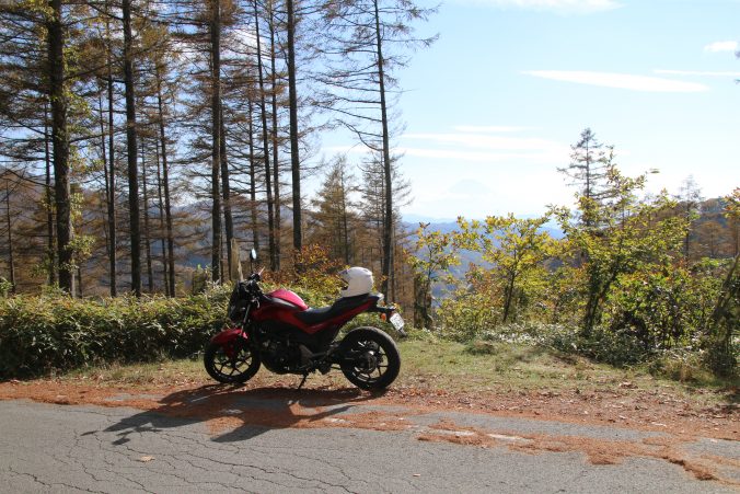 上日川ダム手前の撮影スポットから（2022年10月）