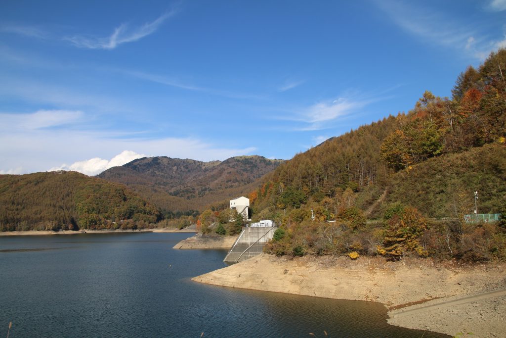 上日川ダムの取水口（2022年10月）