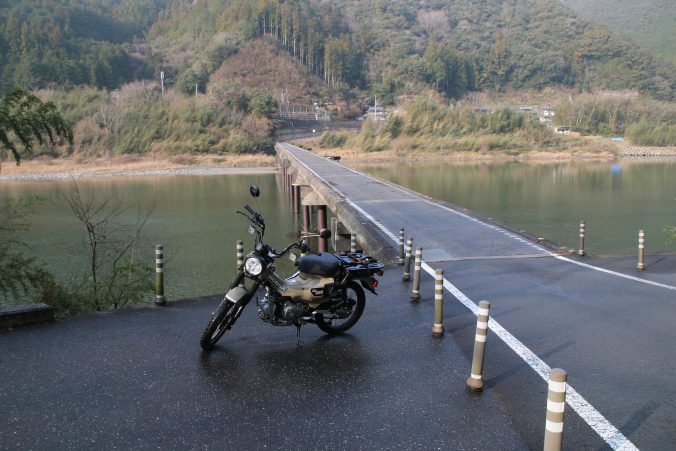 名越屋沈下橋とCT125ハンターカブ（2023年1月）