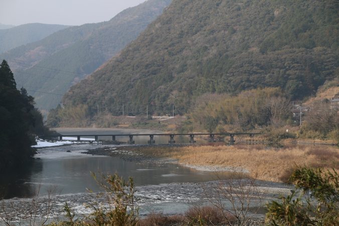 片岡沈下橋遠景（2023年1月）