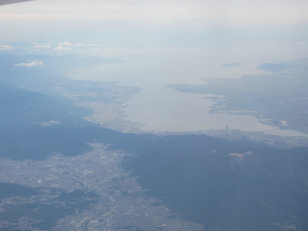 琵琶湖を京都山科上空から（2016年10月）