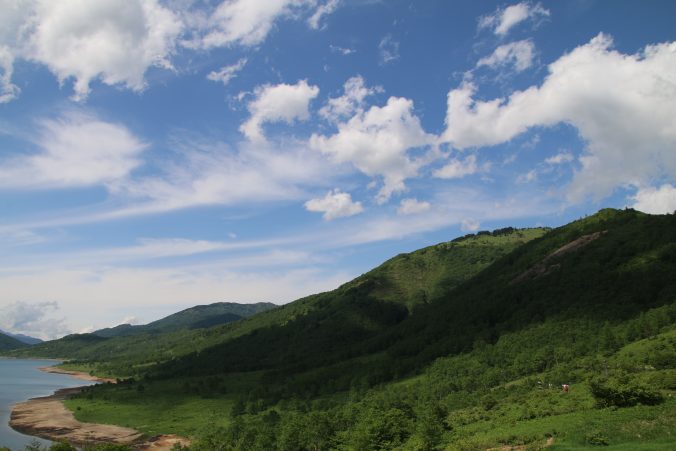 八間山と青い空、白い雲（2023年7月）