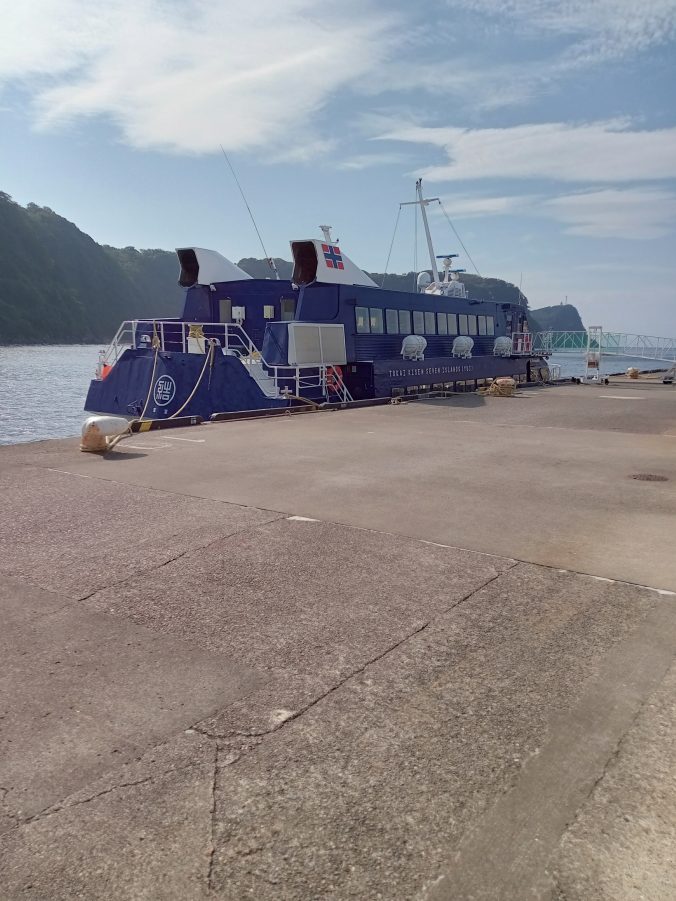 東海汽船　セブンアイランド　結　を後方から（2023年10月）