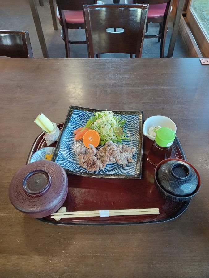 道の駅和田浦ワオ！のクジラの竜田揚げ定食（2023年12月）
