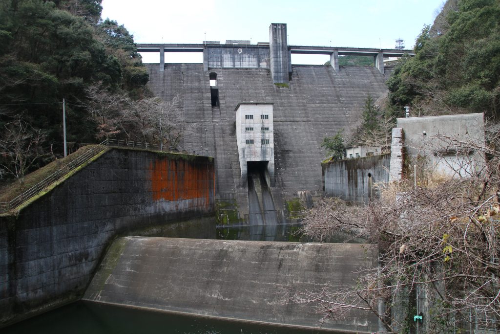 桐見ダムを下流側から望む（2024年1月）
