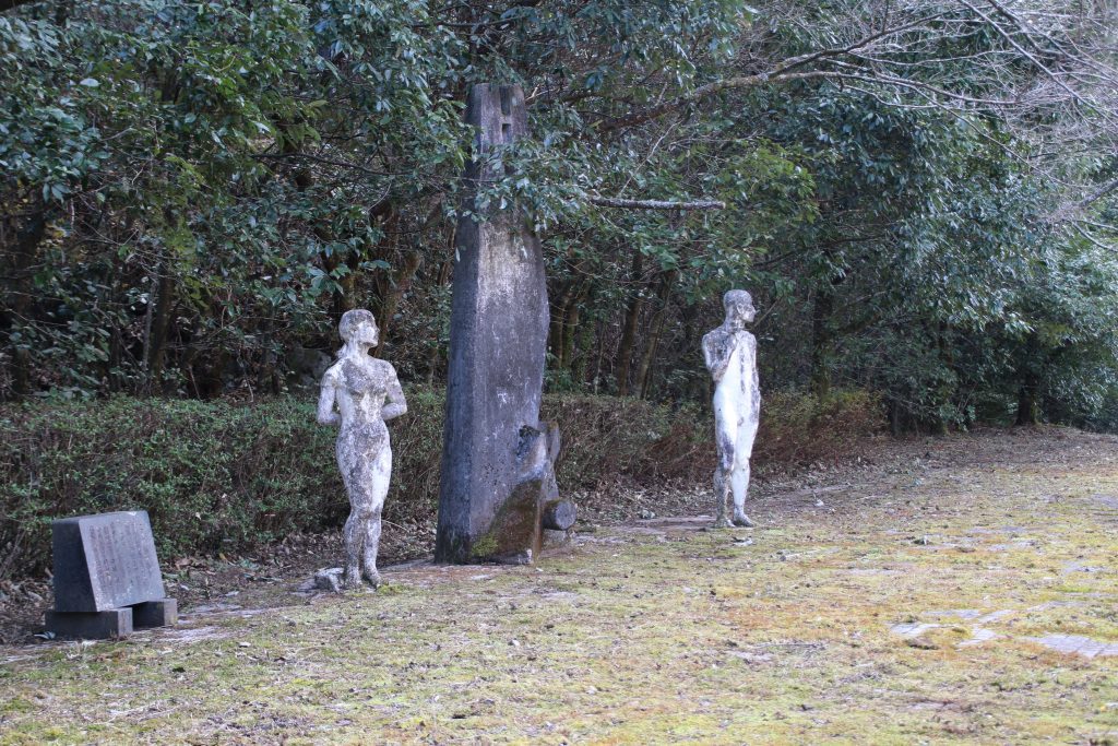 桐見ダム展望広場の裸像（2024年1月）