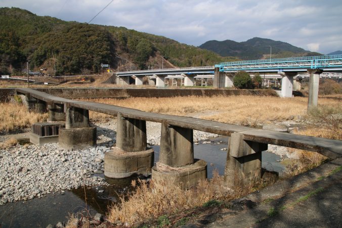 坂折川の名も無き沈下橋（2024年1月）