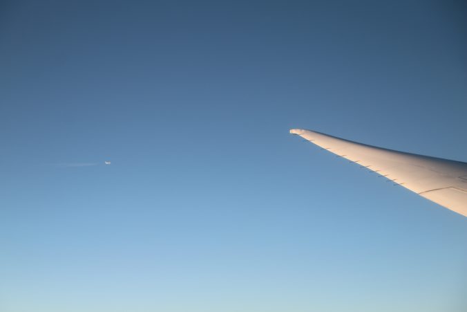 遠くに飛行機が見える（2024年1月）