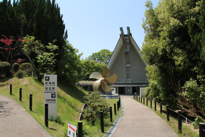 大山祇神社国宝館手前と海事博物館の入り口（2025年5月）