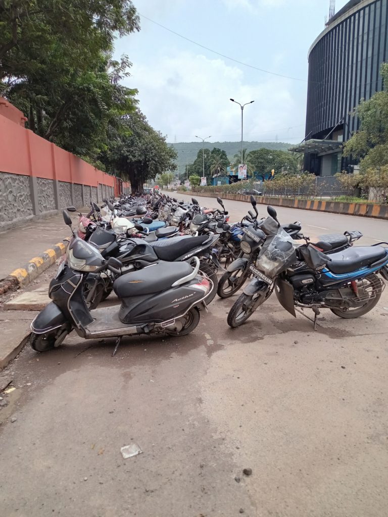 ある会社前の路肩の様子