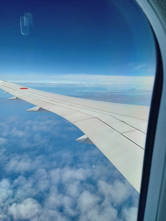 洋上上空より彼方に富士山を望む（2025年8月）