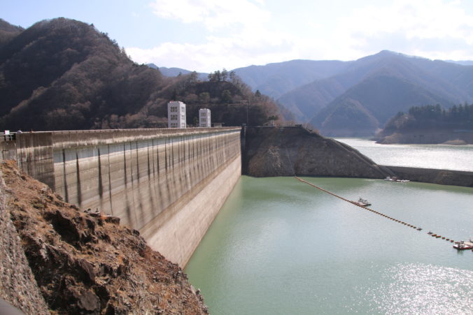 小河内ダムの堤体（2026年2月）