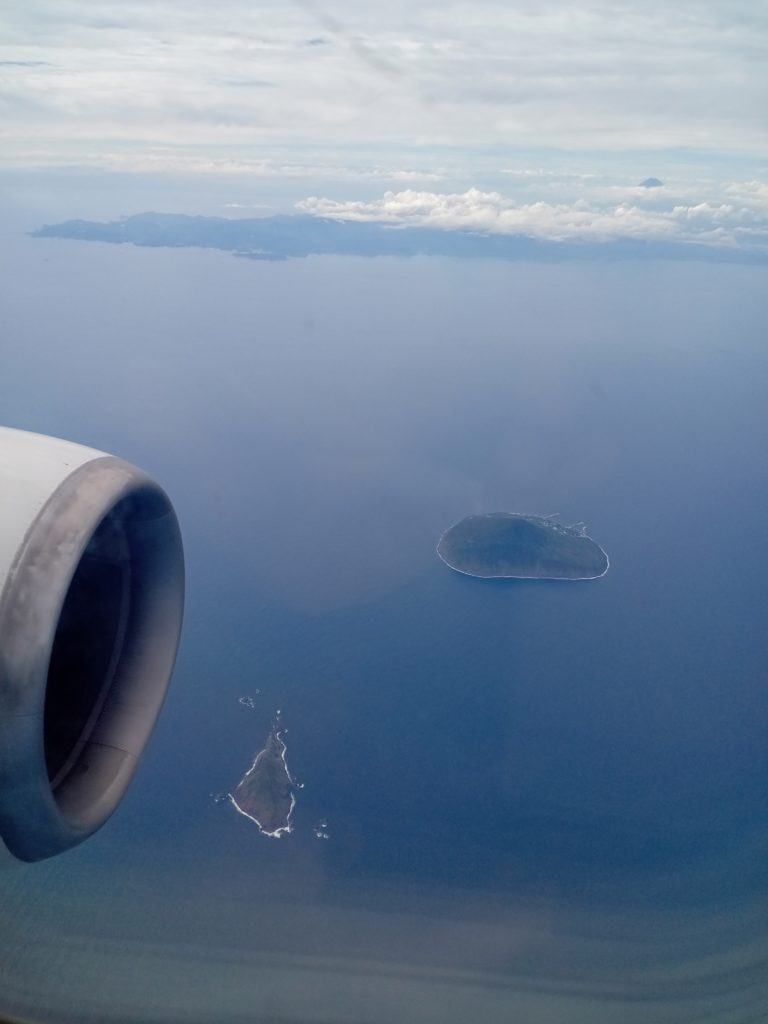 伊豆半島沖の機上から撮影した富士山＋α